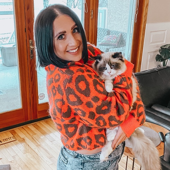 Meet your Posher, Hilary - Picture 1 of 1